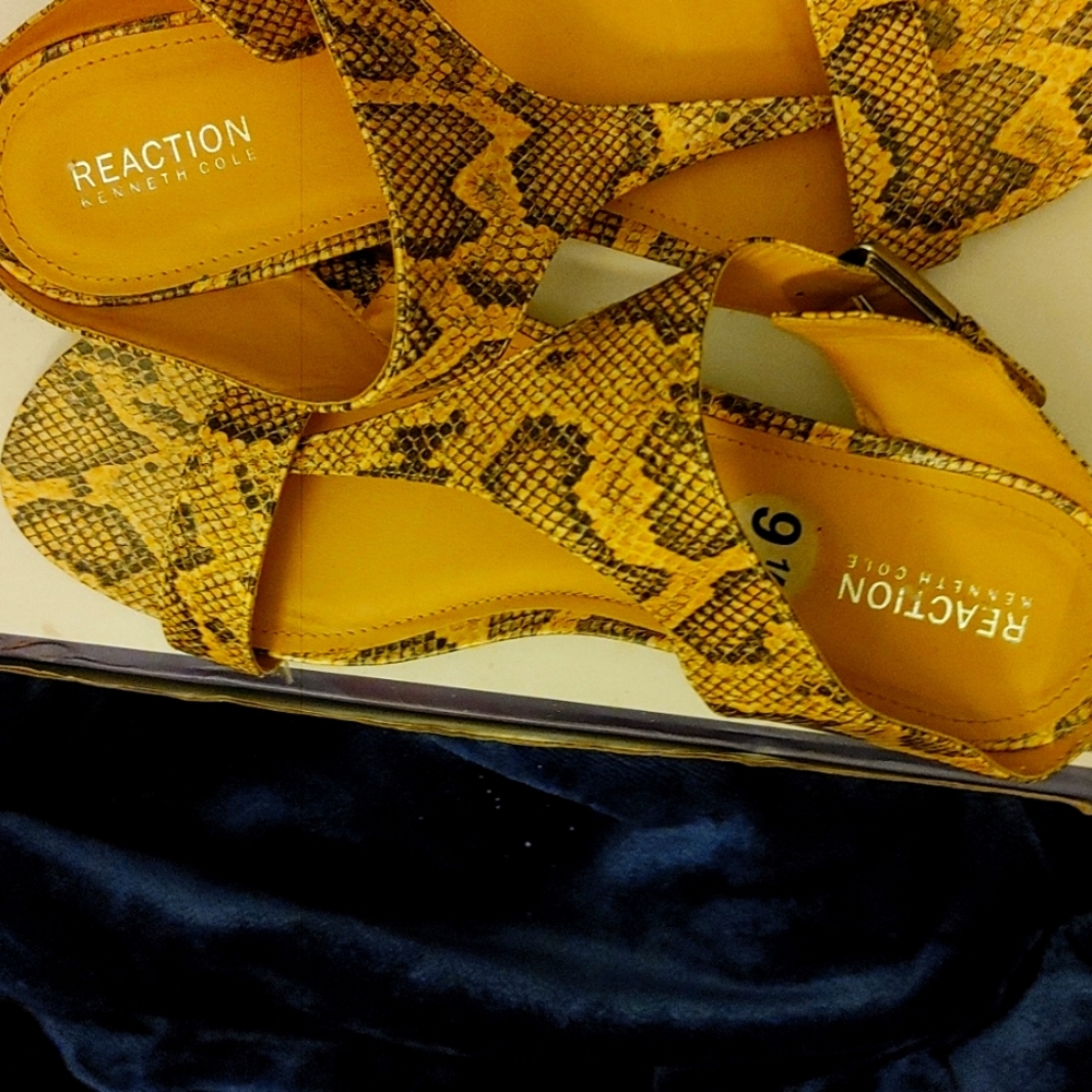 Reaction Kenneth Cole Croc Sandals